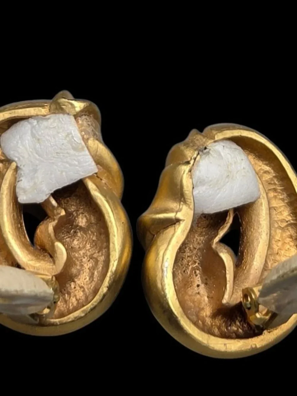 Vintage Brushed Gold Interlocking Love Knot Statement Clip-On Earrings 1980s - Picture 7 of 10